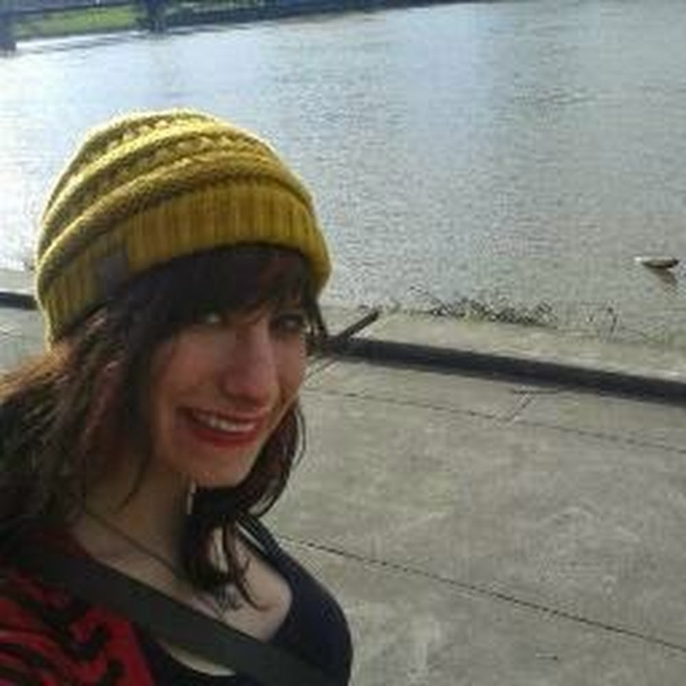 Meet your Posher, Chloe